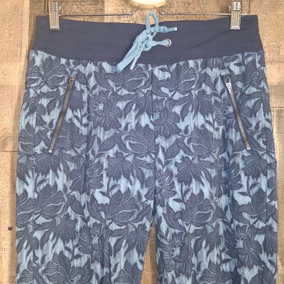Athleta Trekkie North Jogger Ethereal Bloom Cottage Blue Floral Size 8 - Picture 3 of 6